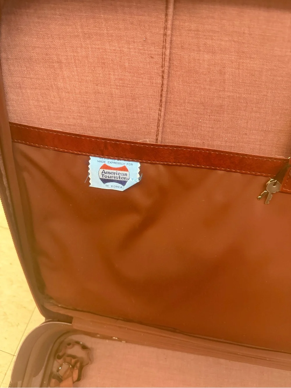 Men's Leather Travel Case in Deep Burgundy